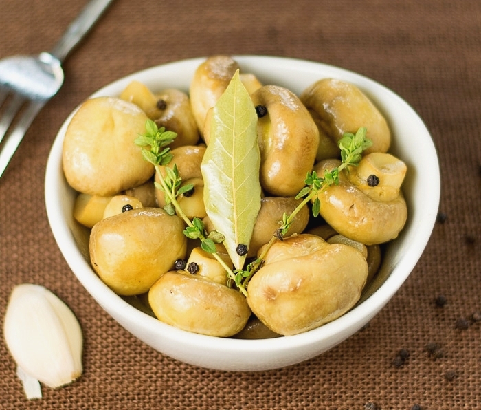 Lemon and thyme marinated mushrooms in oil