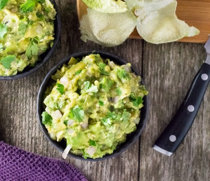 Roasted Tomatillo Guacamole Dip Recipe