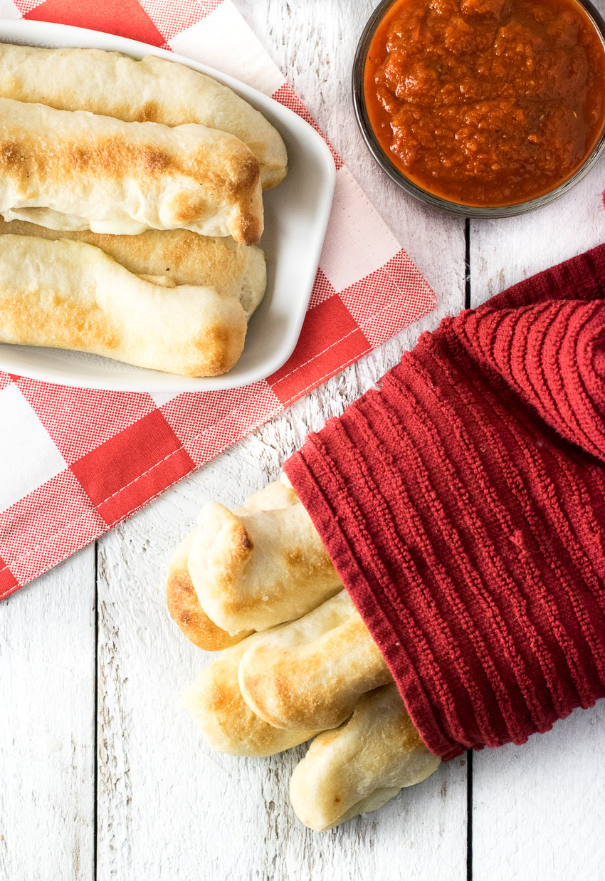 Easy Cheese-Stuffed Breadsticks