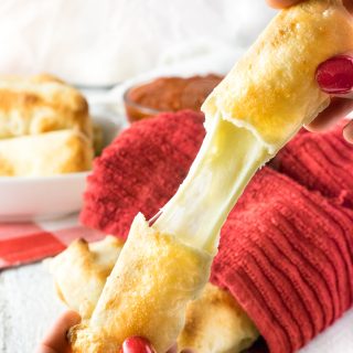 Easy Cheese-Stuffed Breadsticks