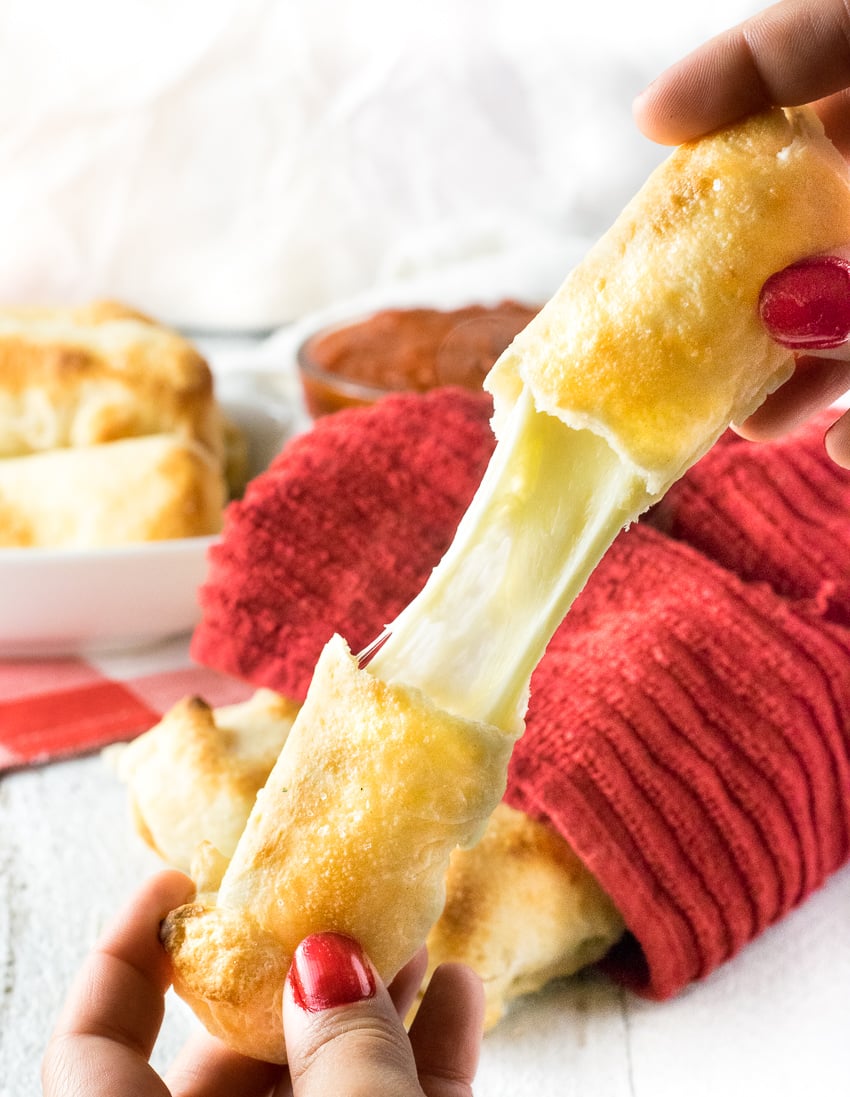 Easy Cheese-Stuffed Breadsticks