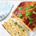 This chicken meatloaf recipe is a prefect healthy family dinner! #chicken #meatloaf