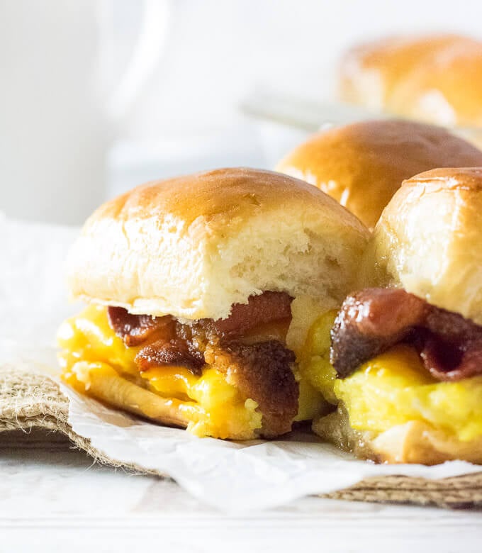 Hawaiian roll breakfast sliders recipe.