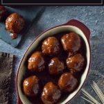 Meatballs with grape jelly and chili sauce is a great party appetizer! #meatballs #party #appetizer