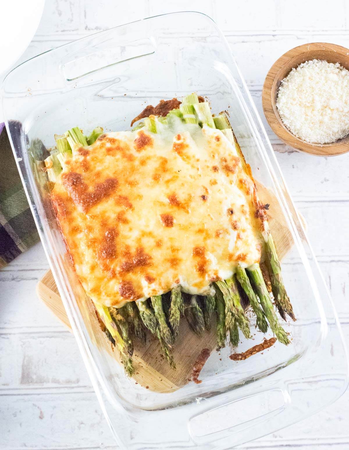 Cheesy baked asparagus viewed from above