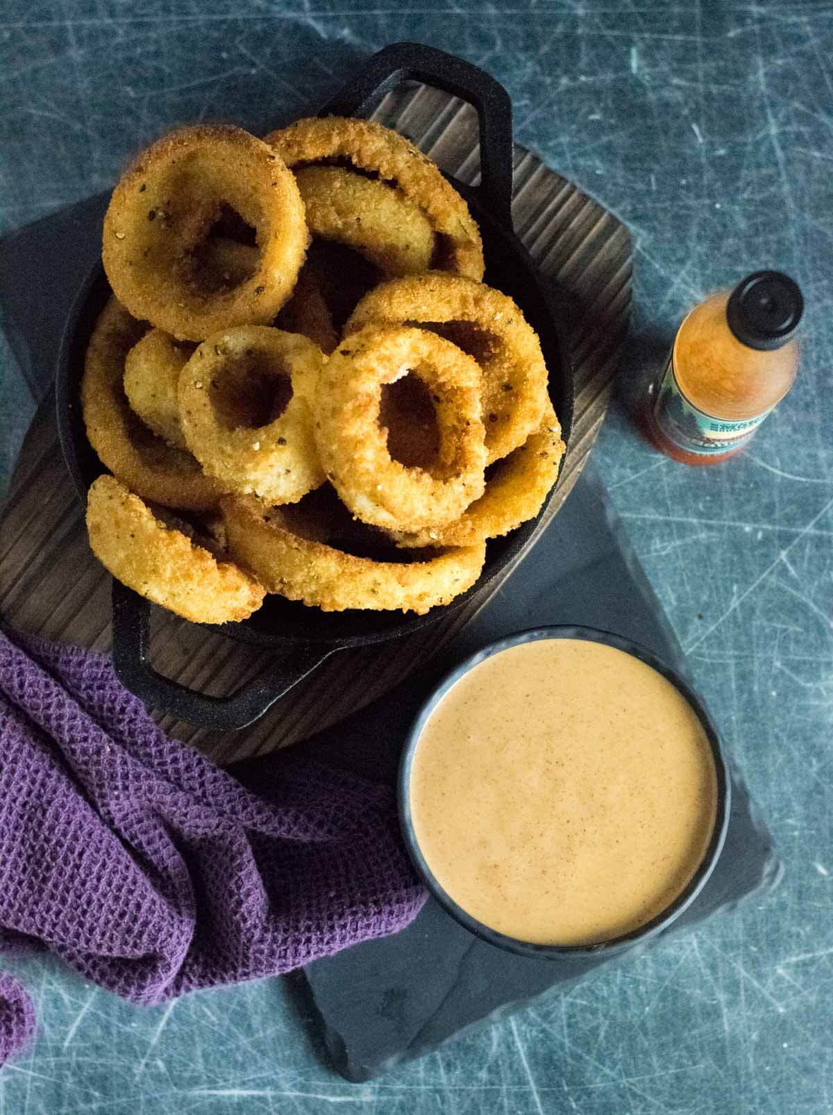 Spicy mayo dipping sauce.