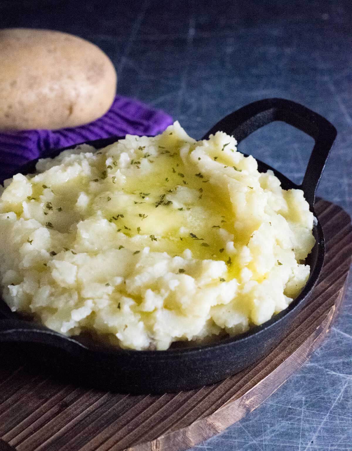 No milk mashed potatoes in bowl.