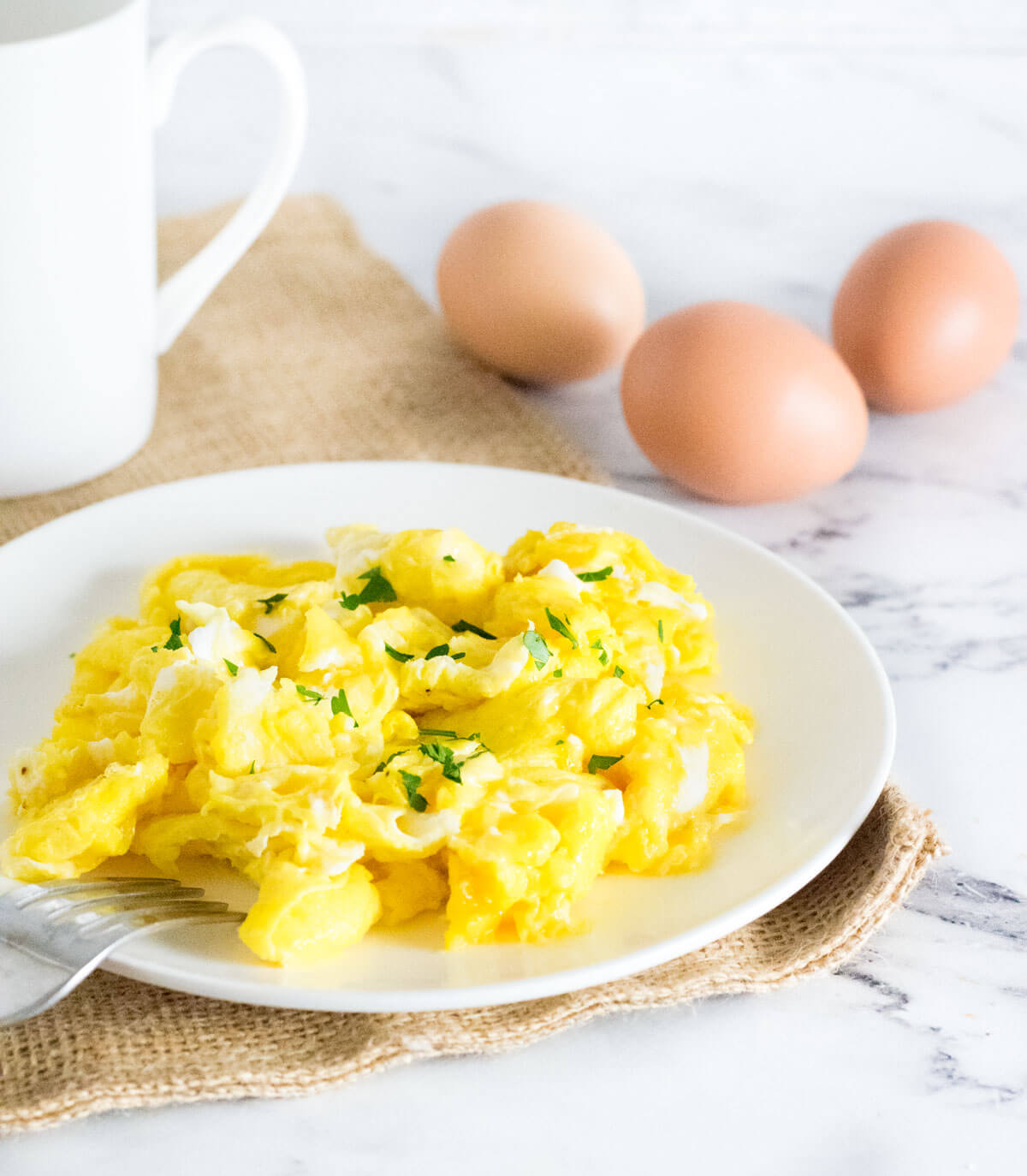 Scrambled eggs without milk.