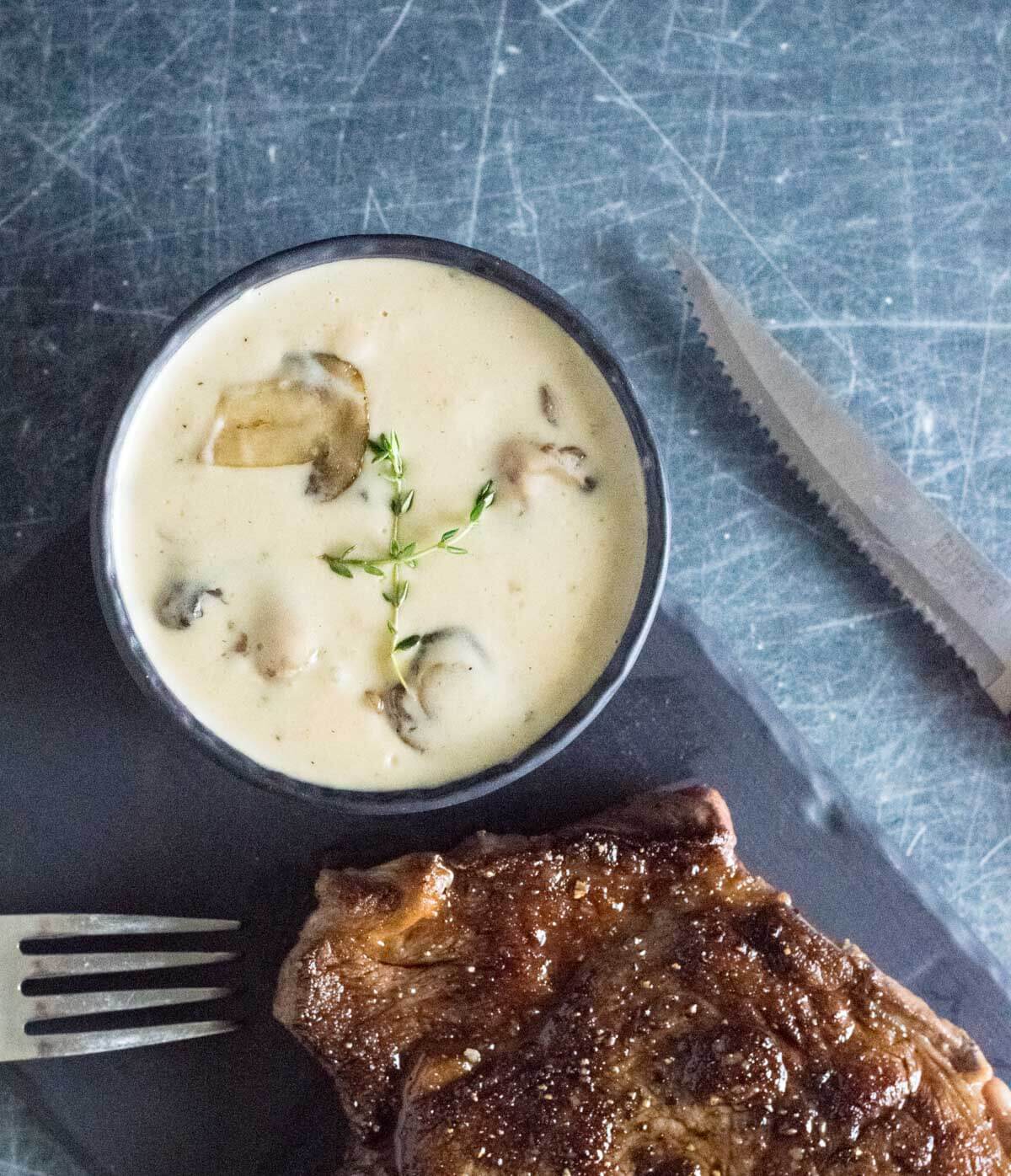 Steak gravy in small bowl.