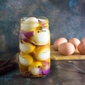 Pickled eggs recipe with apple cider vinegar.
