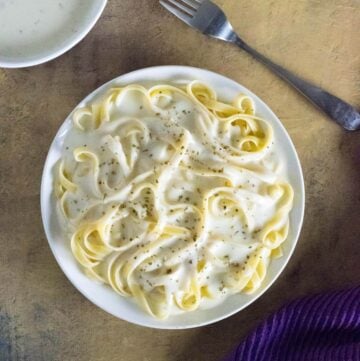 Alfredo sauce without Parmesan cheese recipe.