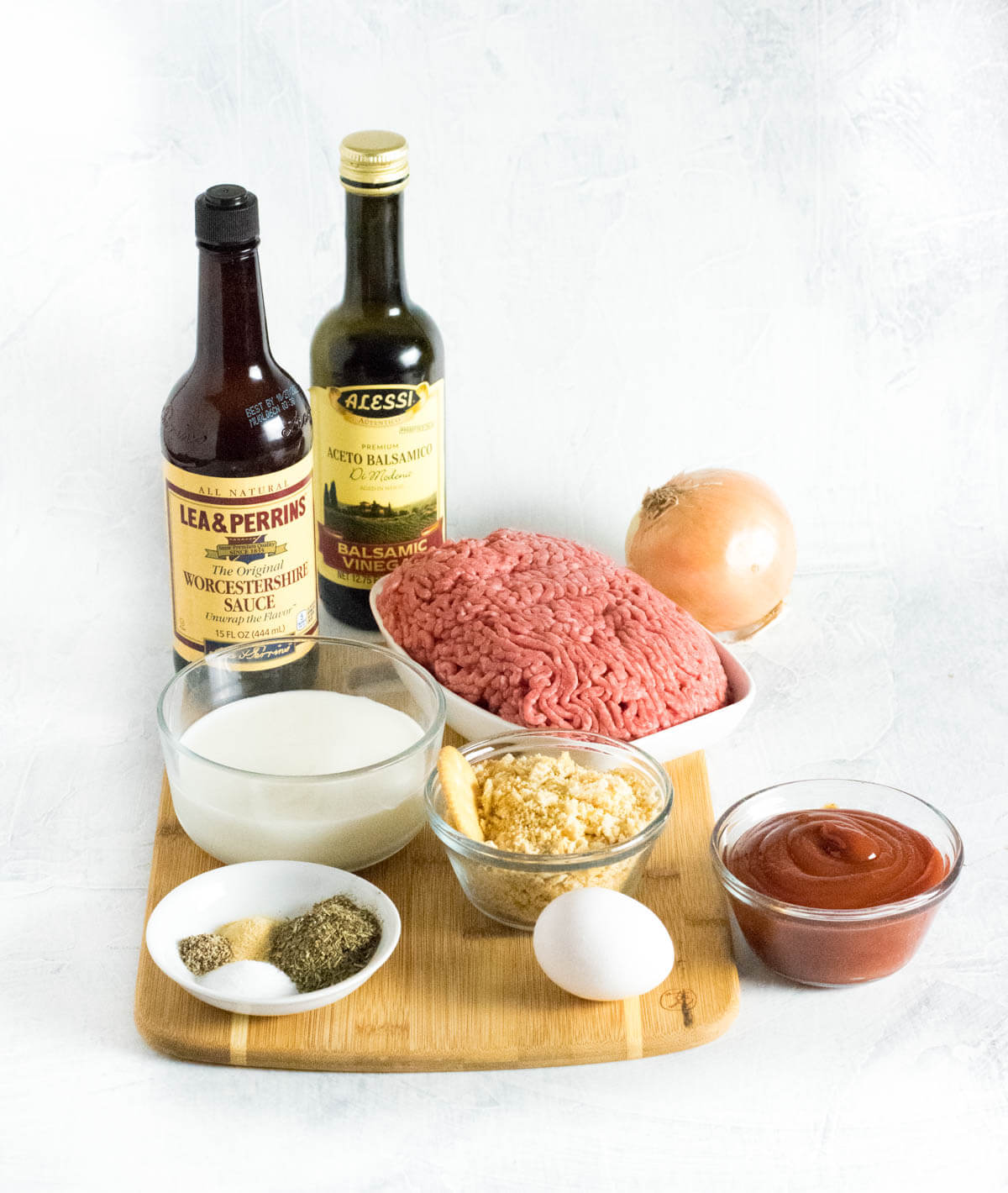 Showing ingredients for Meatloaf with Ritz Crackers.