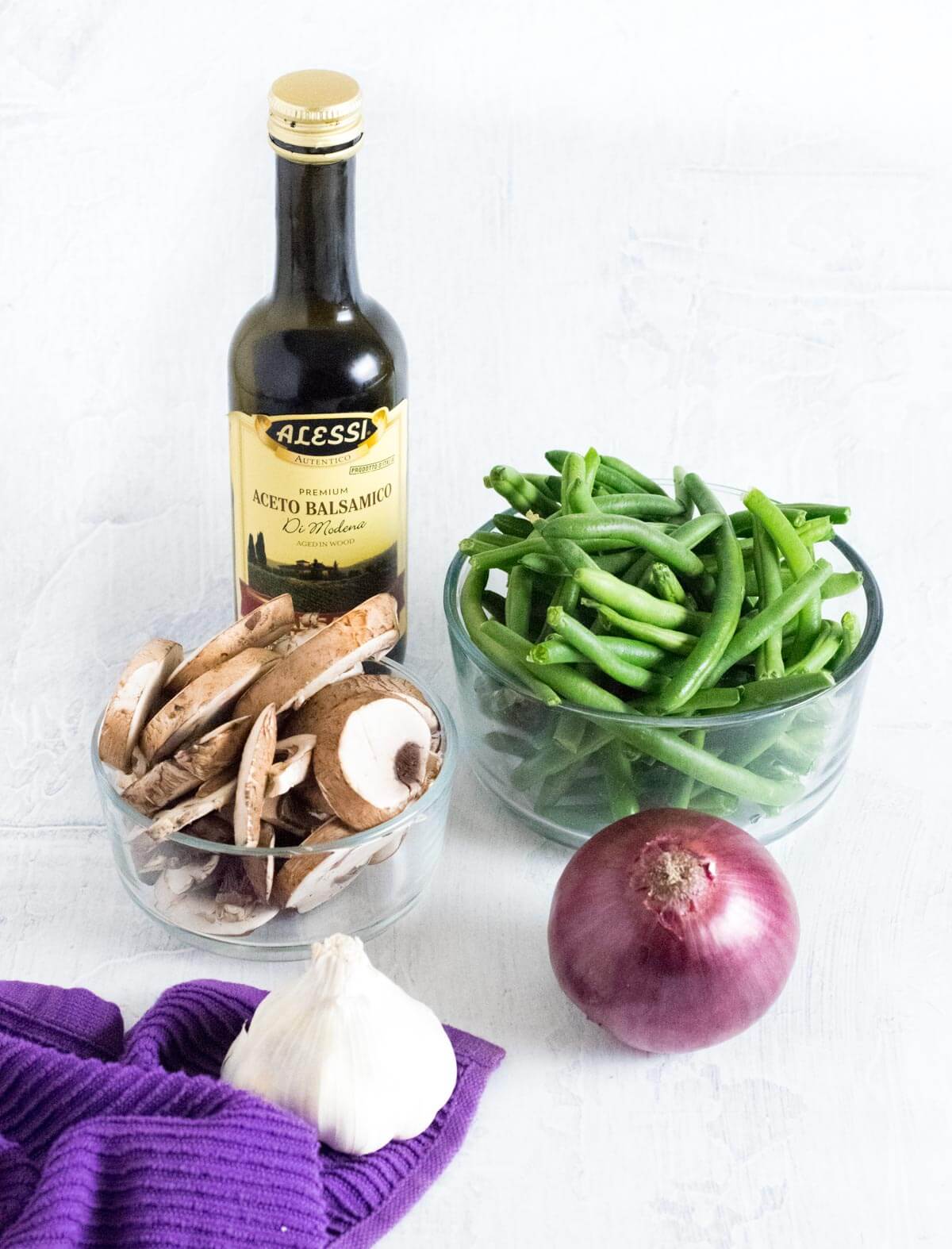 Showing ingredients for Green beans with mushrooms.