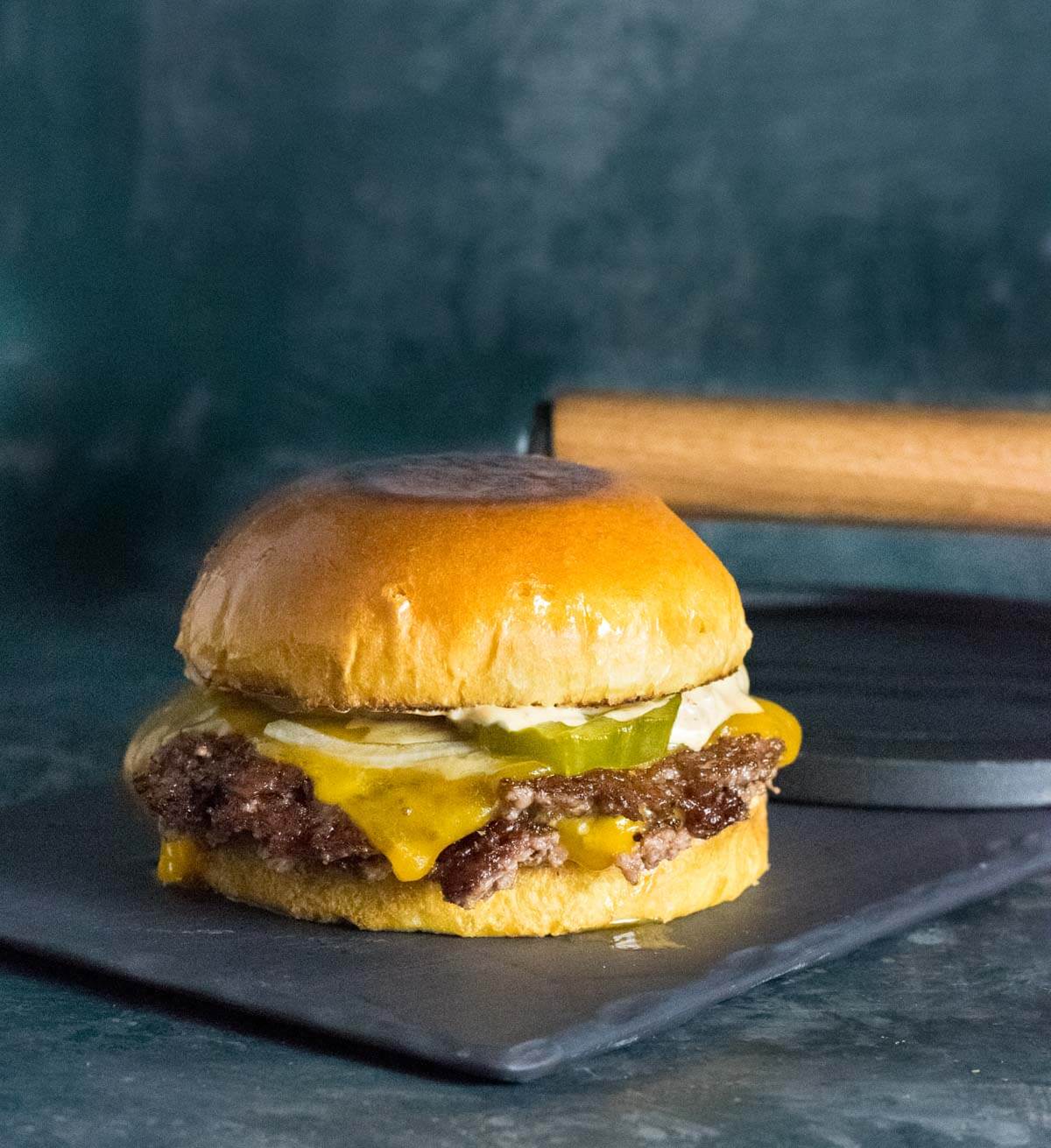 How to make smashburgers.